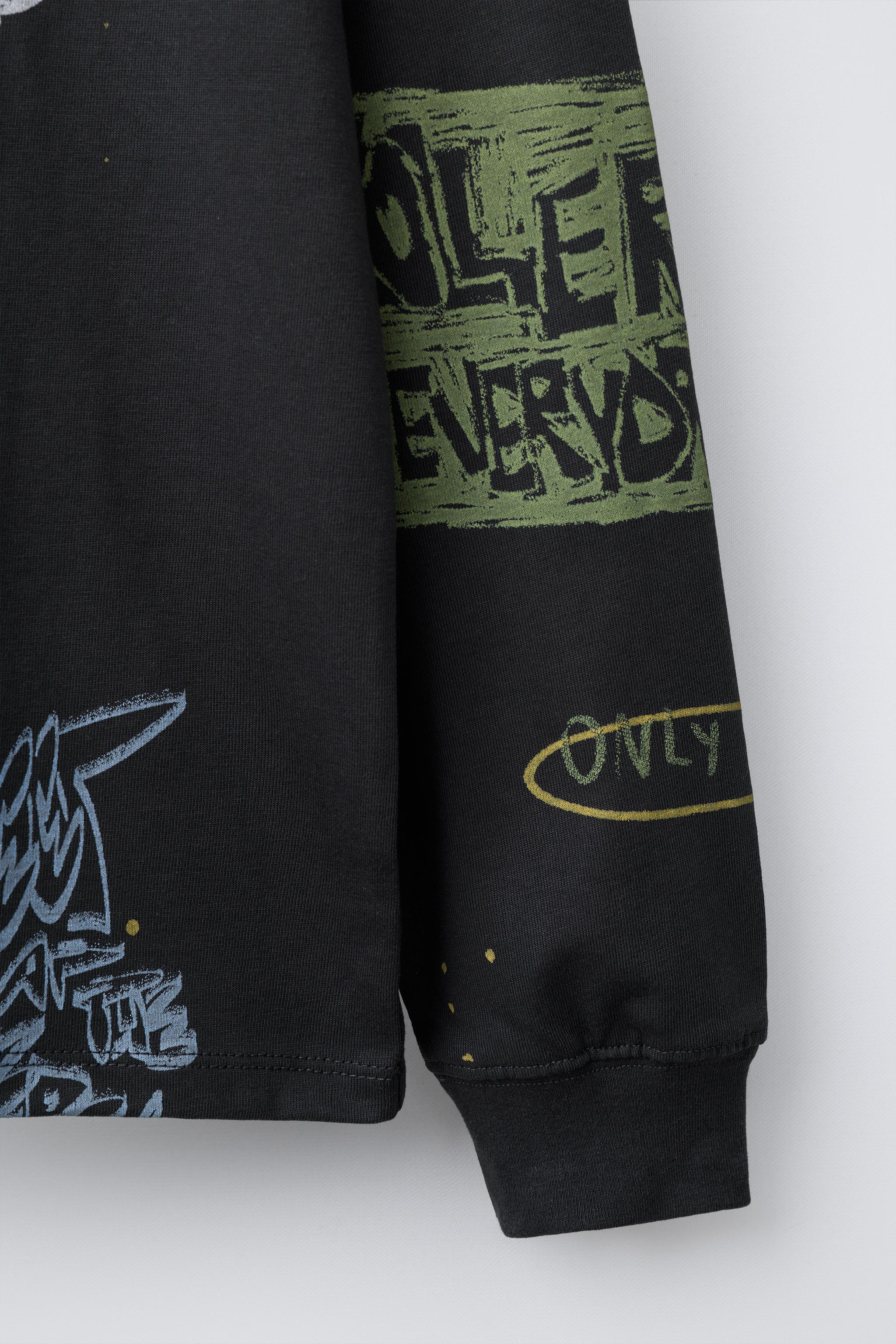 GRAFFITI PRINT T-SHIRT