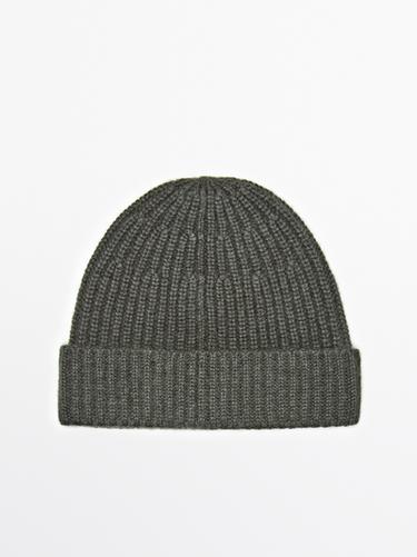Bonnet côtelé 100 % cachemire - or-mate de Zara