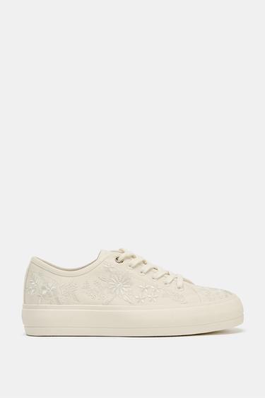 EMBROIDERED SNEAKERS - Ecru White by Zara