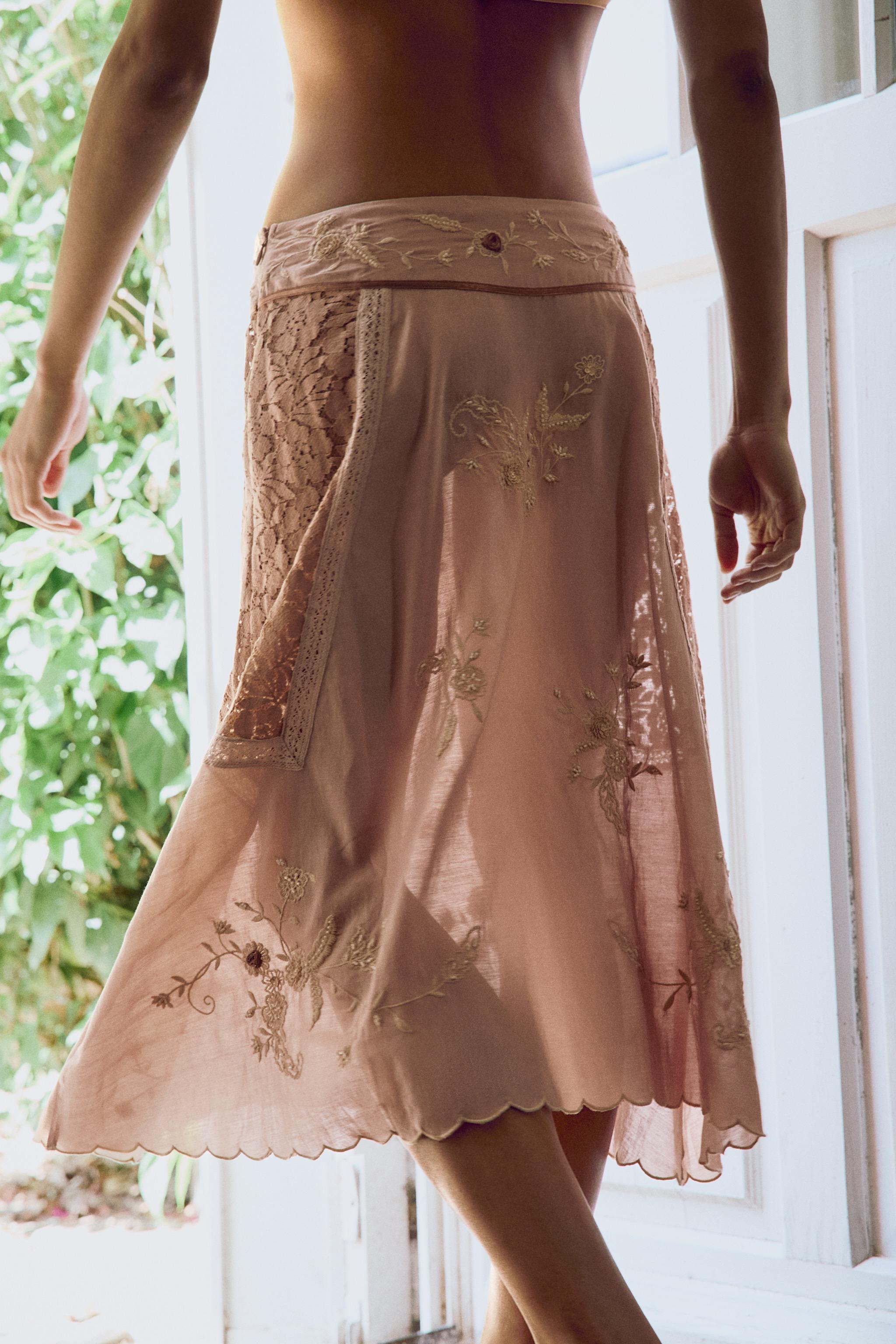 Zara BONCUK VE ÇİÇEK NAKIŞLI MİDİ ETEK görsel 3