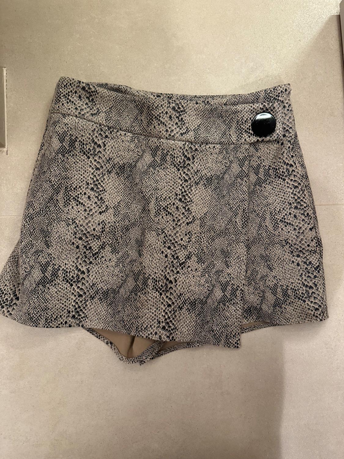 SNAKESKIN PRINT SKORT