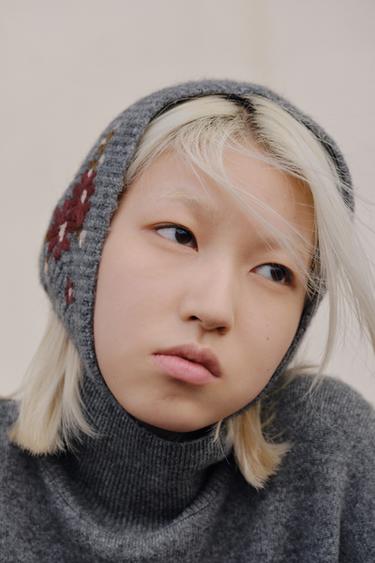 플라워 자수 니트 보닛 - Zara의 그레이 - 이미지 0