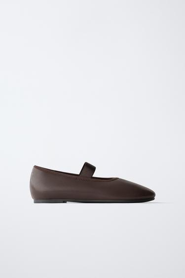 БАЛЕТКИ С ЭЛАСТИЧНЫМ РЕМЕШКОМ — КОРИЧНЕВЫЙ от Zara