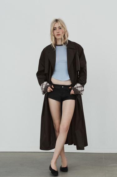 TRENCH LARGO ENCERADO CUADROS - Marrón oscuro de Zara