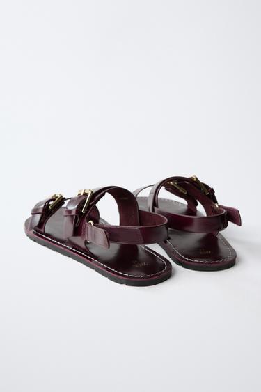 SANDALES À BOUCLES EN CUIR - Grenat de Zara - Image 4