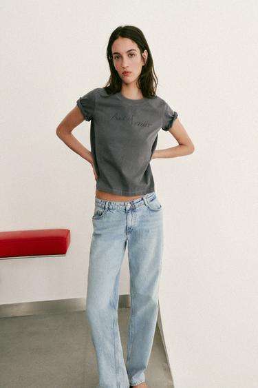 PRANÉ TRIČKO S NÁPISOM - Šedá zn. Zara