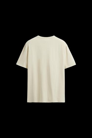 T-SHIRT MIT UNREGELMÄSSIGEN ABSCHLÜSSEN - Beige von Zara