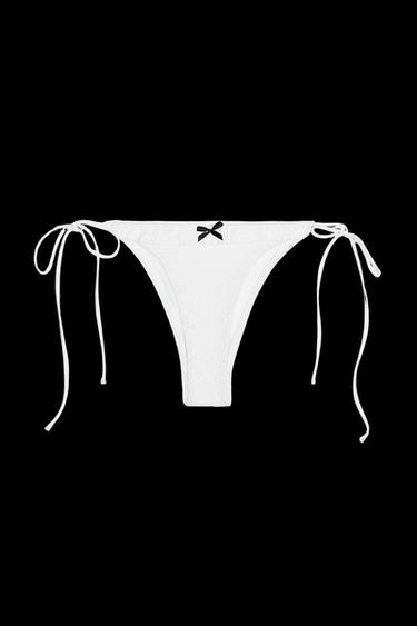 BIKINIHOSE MIT VOLANT UND FARBLICH ABGESETZTER SCHLEIFE - Weiß von Zara - Bild 0