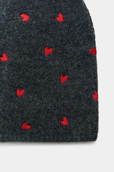 KNIT BEANIE WITH EMBROIDERED HEARTS - Grey by Zara