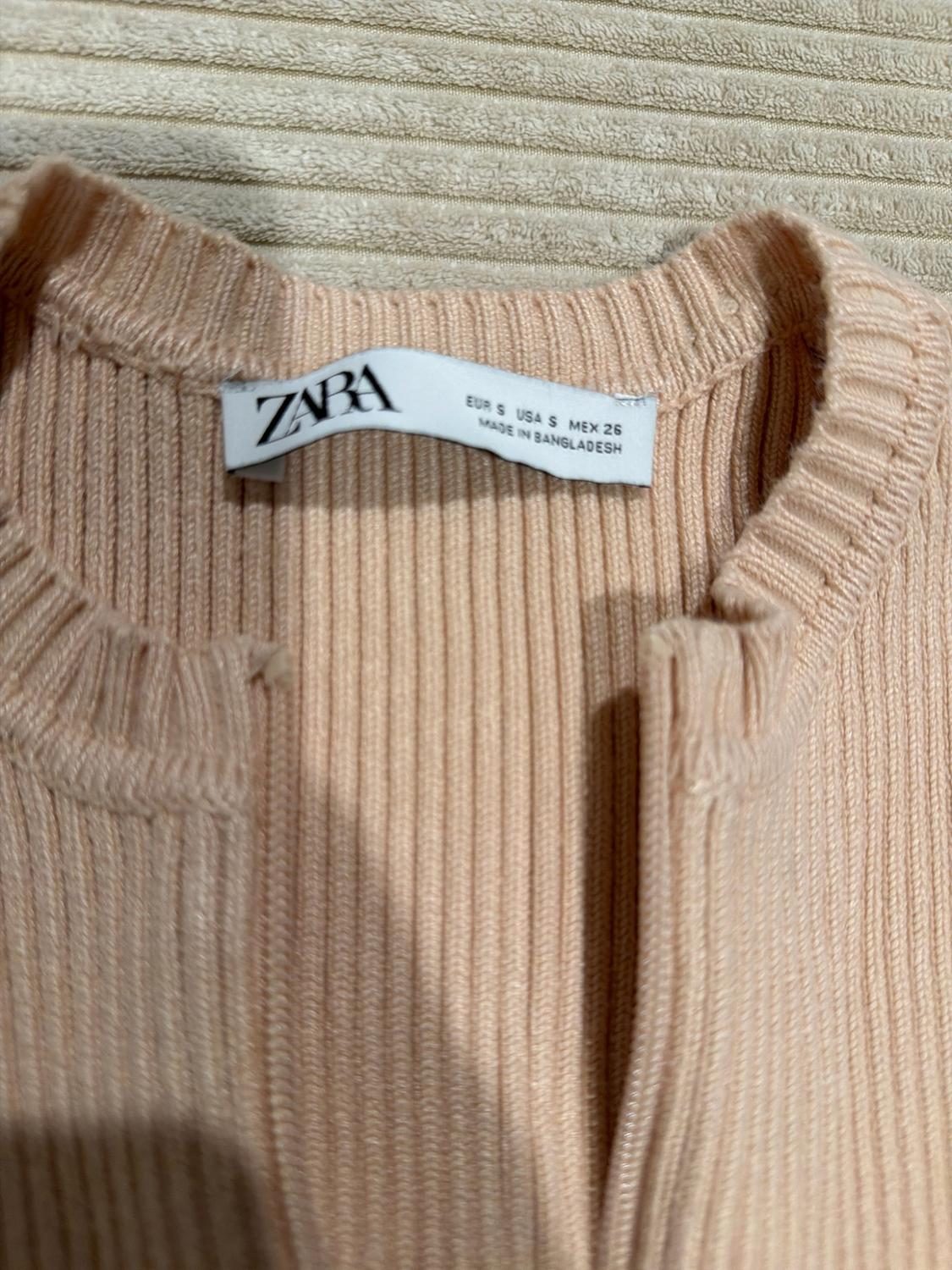 FITTED HOOK CLOSURE KNIT TOP - Image 3