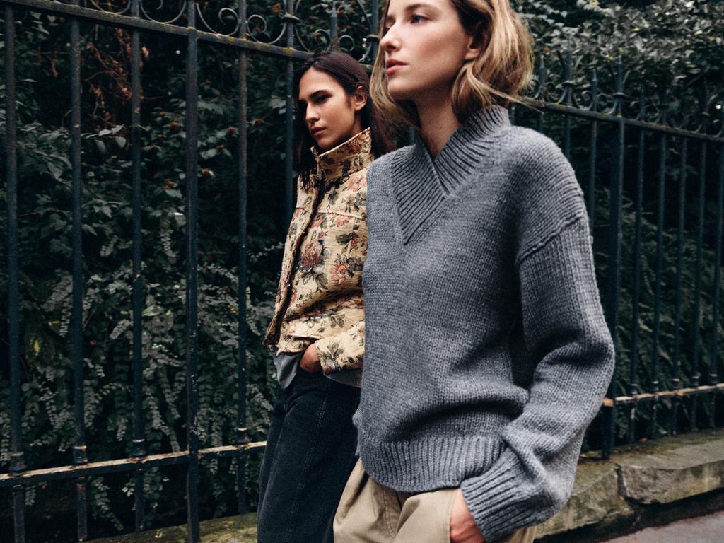 V-NECK KNIT JUMPER