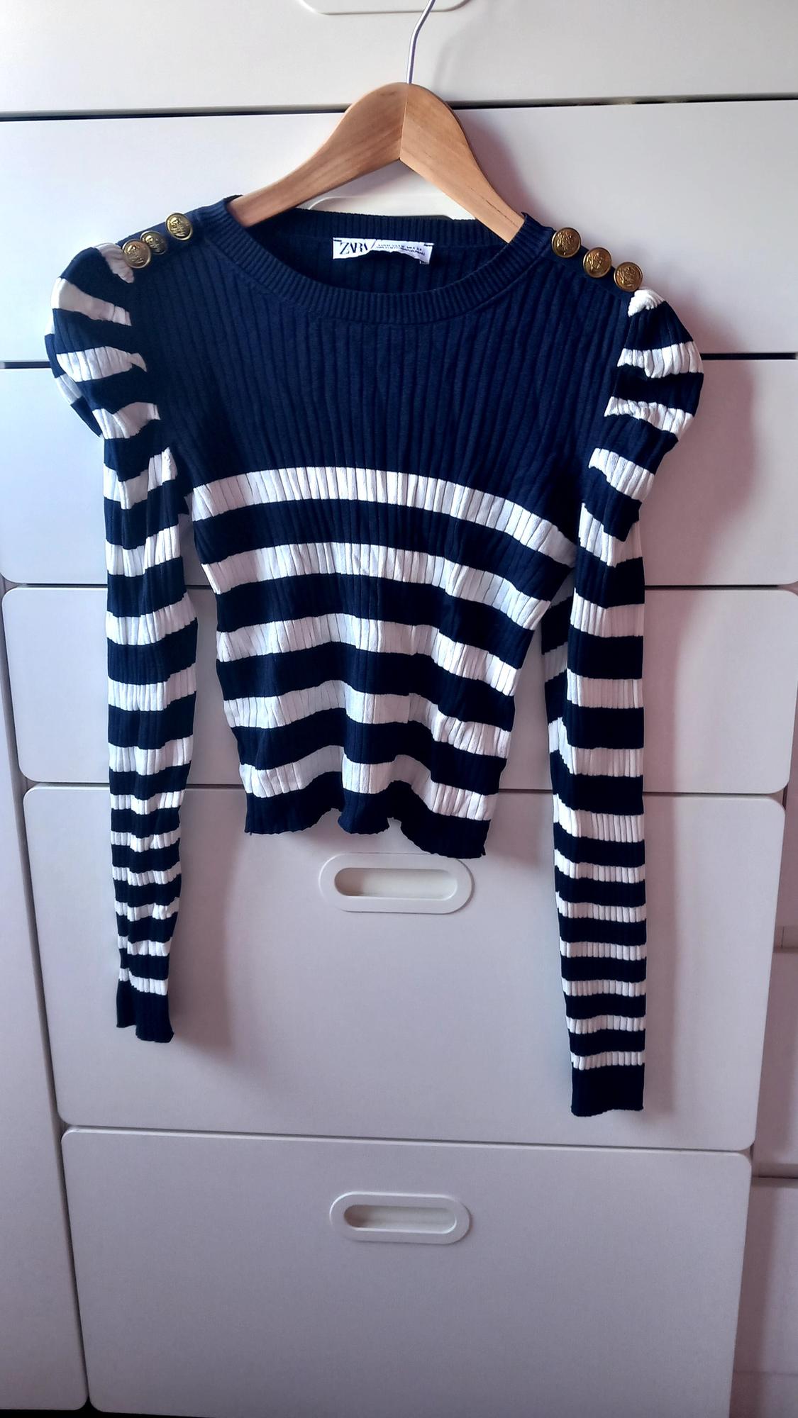 STRIPED PUFF SLEEVE SWEATER