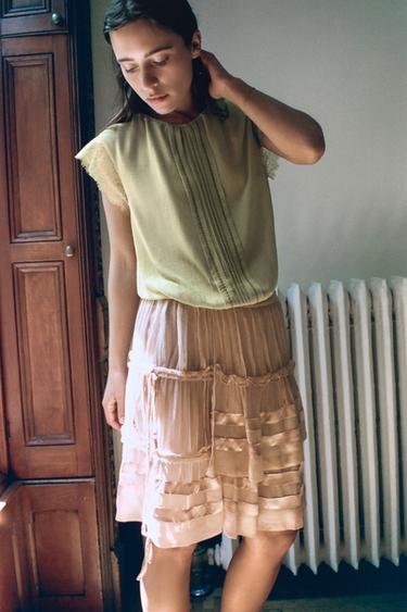 ЮБКА ИЗ ЖОРЖЕТА С ВОЛАНАМИ И СБОРКАМИ — РОЗОВЫЙ от Zara