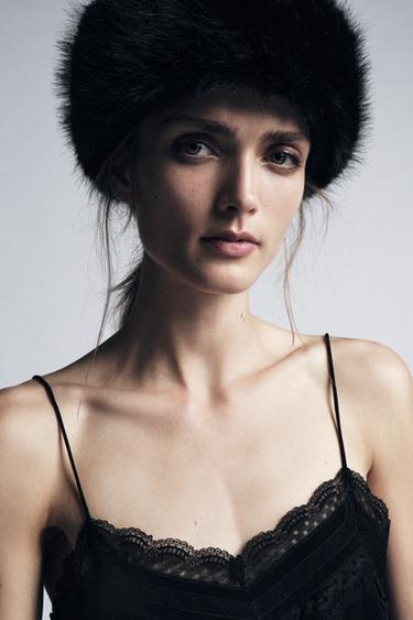 GORRO BEANIE PUNTO EFECTO PELO - Negro de Zara