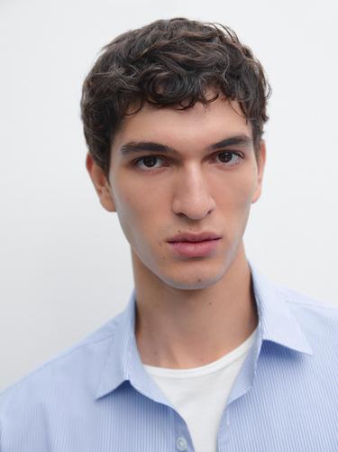 Camisa rayas popelín regular fit - Azulón de Zara