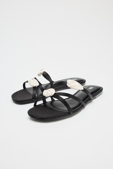 SANDALES FLEURS EFFET SATINÉ - Noir de Zara - Image 3