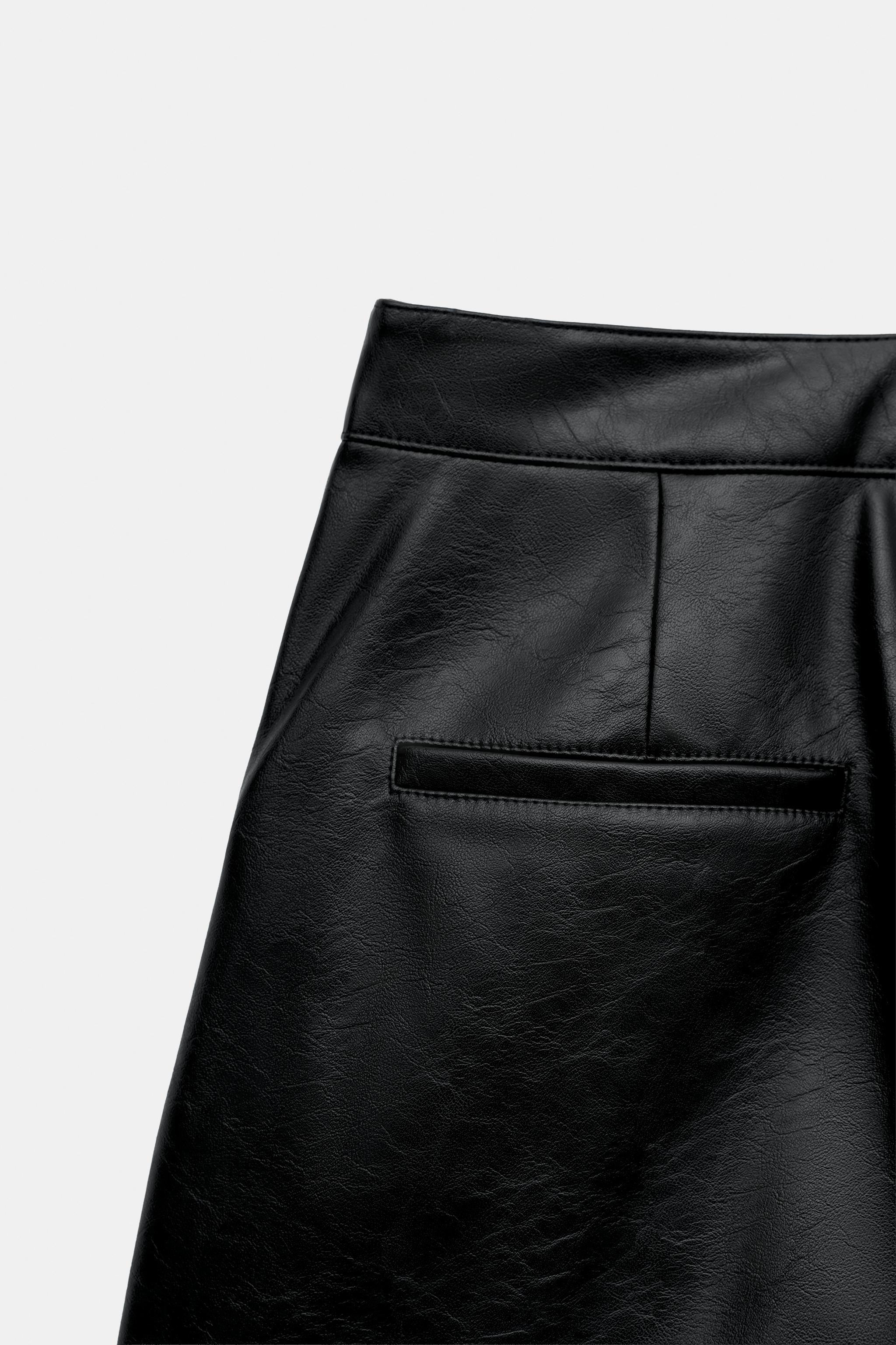 SHORT TAILLE HAUTE MATIÈRE SYNTHÉTIQUE