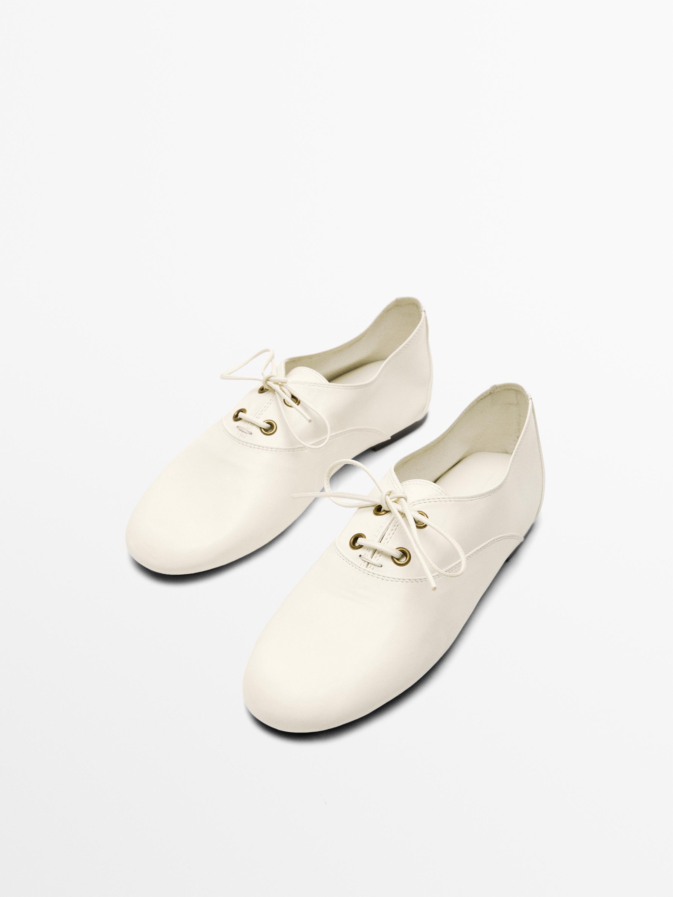 Soft leather lace-up shoes