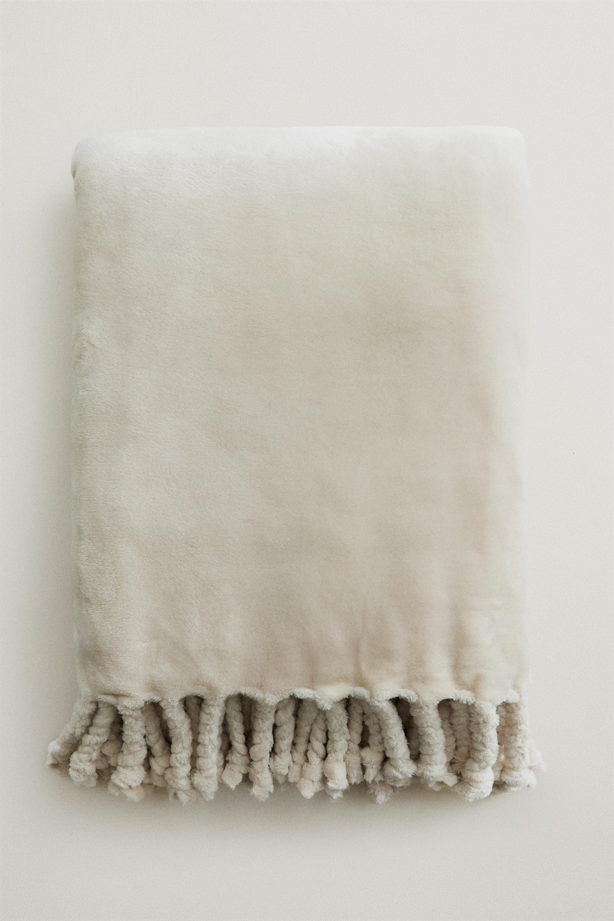FRINGED FLEECE BLANKET
