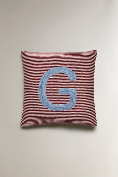 KIDS' EMBROIDERED LETTER G CUSHION - Red by Zara