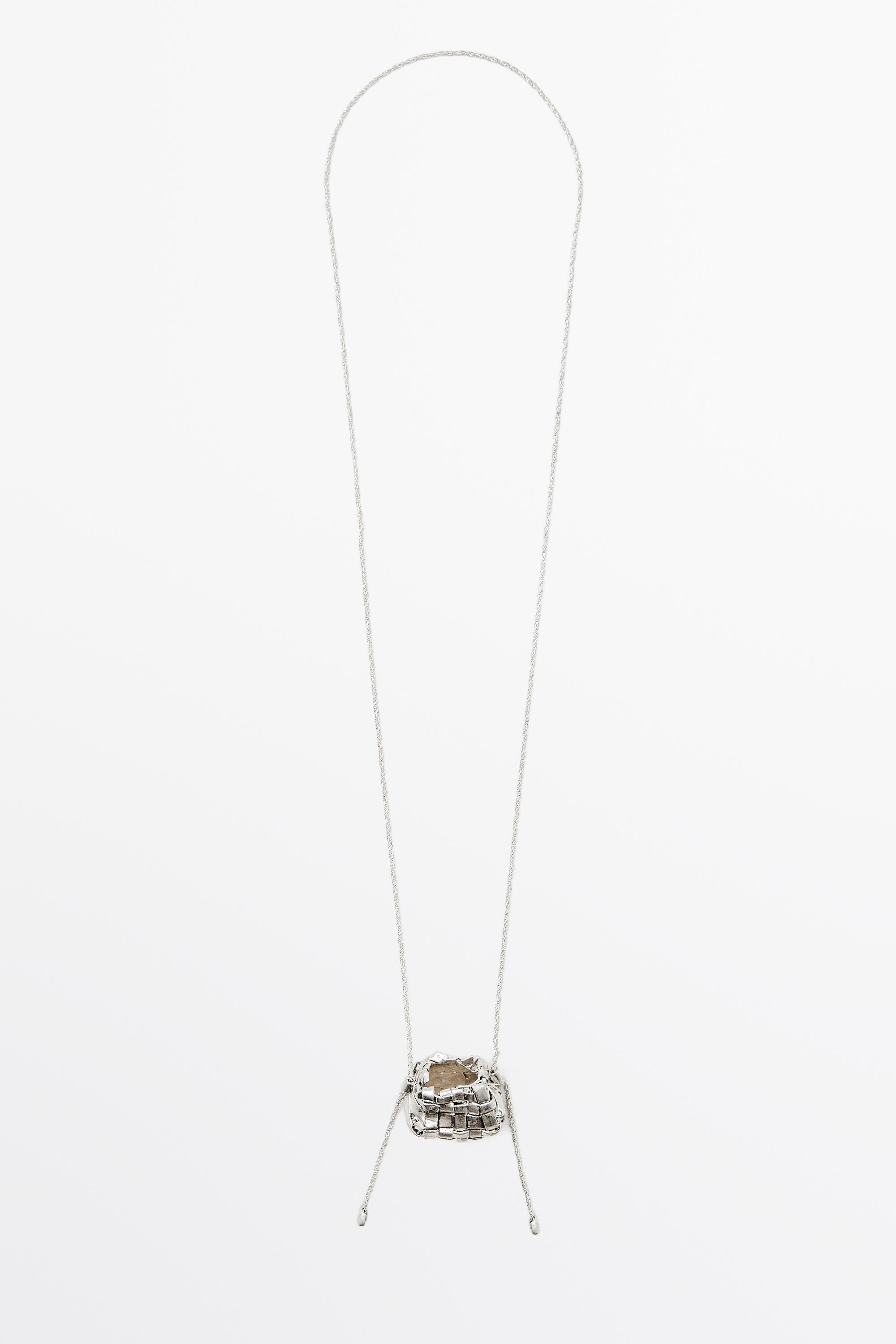 Collier long pièce panier