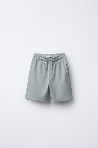 Comment porter le bermuda avec féminité et style Comment porter le bermuda avec féminité et style