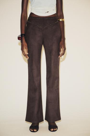 PANTALON FLARE EFFET DAIM CLOUS - Chocolat de Zara - Image 1