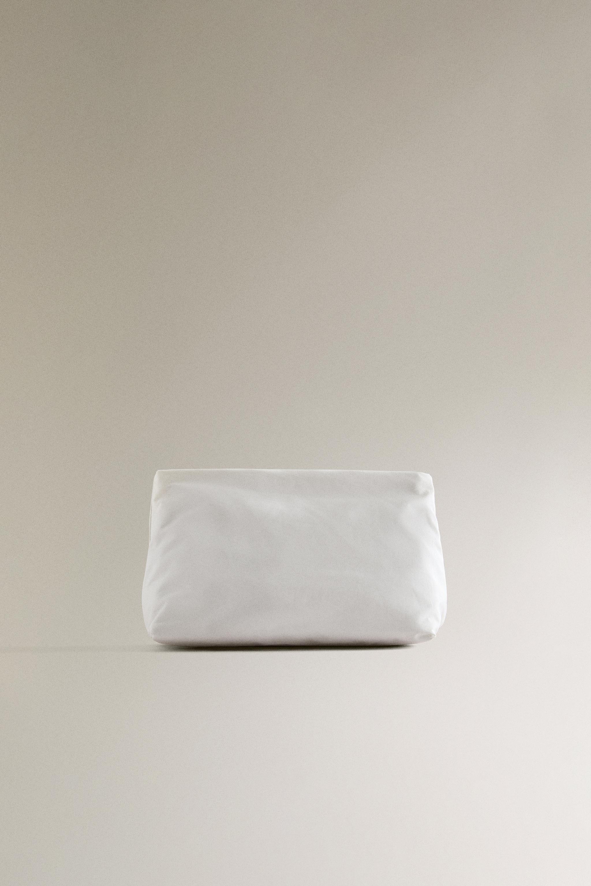 TECHNICAL FABRIC MEDIUM TOILETRY BAG