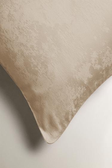 TAIE D’OREILLER SATIN JACQUARD MARBRE - Beige de Zara - Image 3