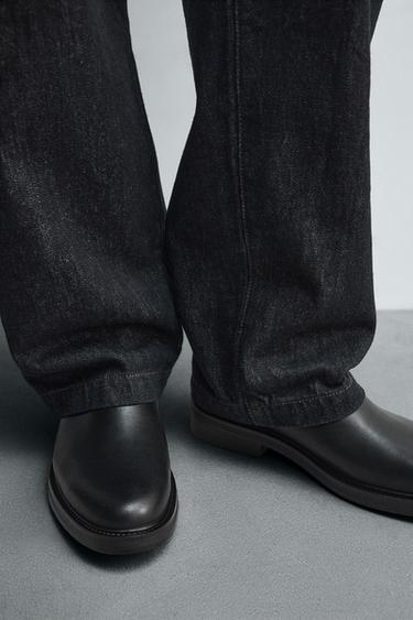 Bottes hautes élastiques en similicuir noir, coupe extra large EEE | Yours Clothing Bottes hautes élastiques en similicuir noir, coupe extra large EEE | Yours Clothing
