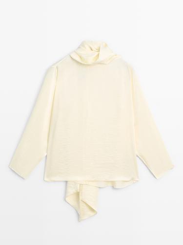 Blusa fluida fular - STUDIO - Blanco / Rosa de Zara
