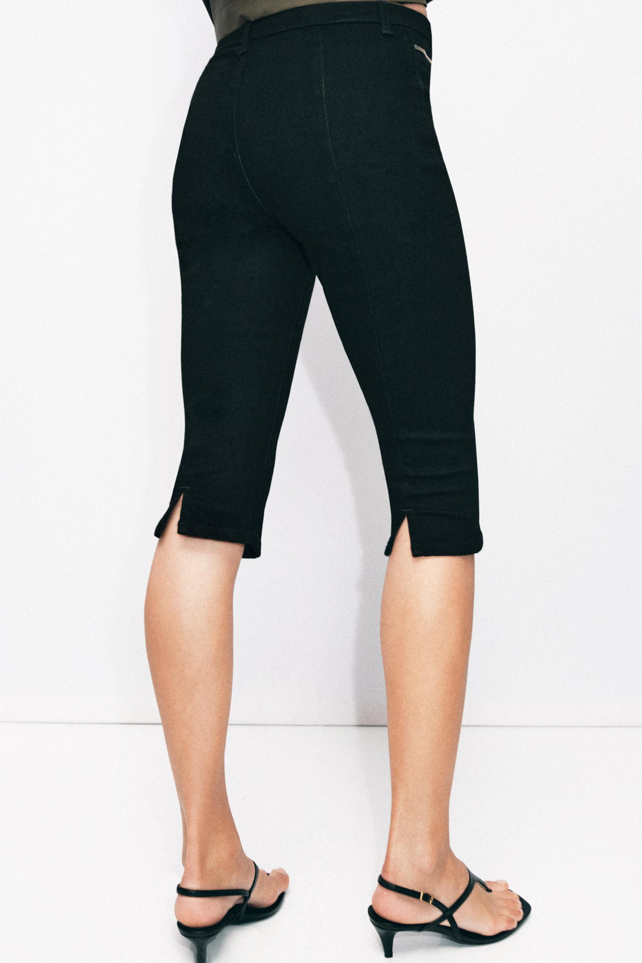 Z1975 MID-RISE ZIPPER CAPRI JEANS