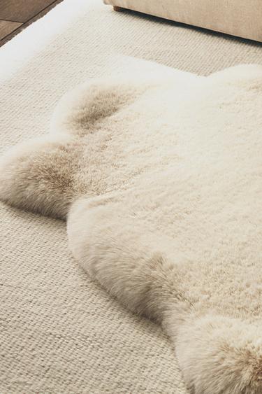 IRREGULAR FUZZY SMALL RUG - Ecru by Zara