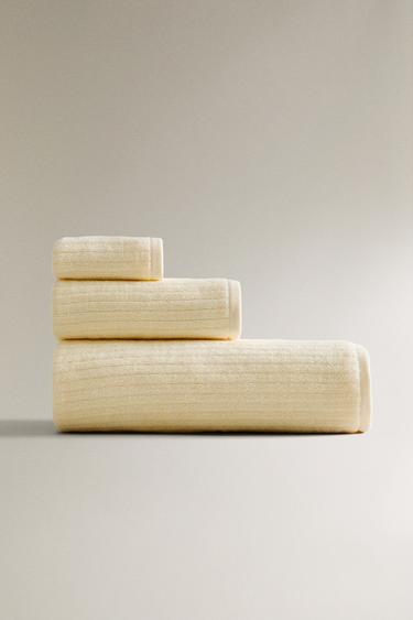 TEXTURED STRIPED BATH TOWEL - Yellow by Zara - Image 0