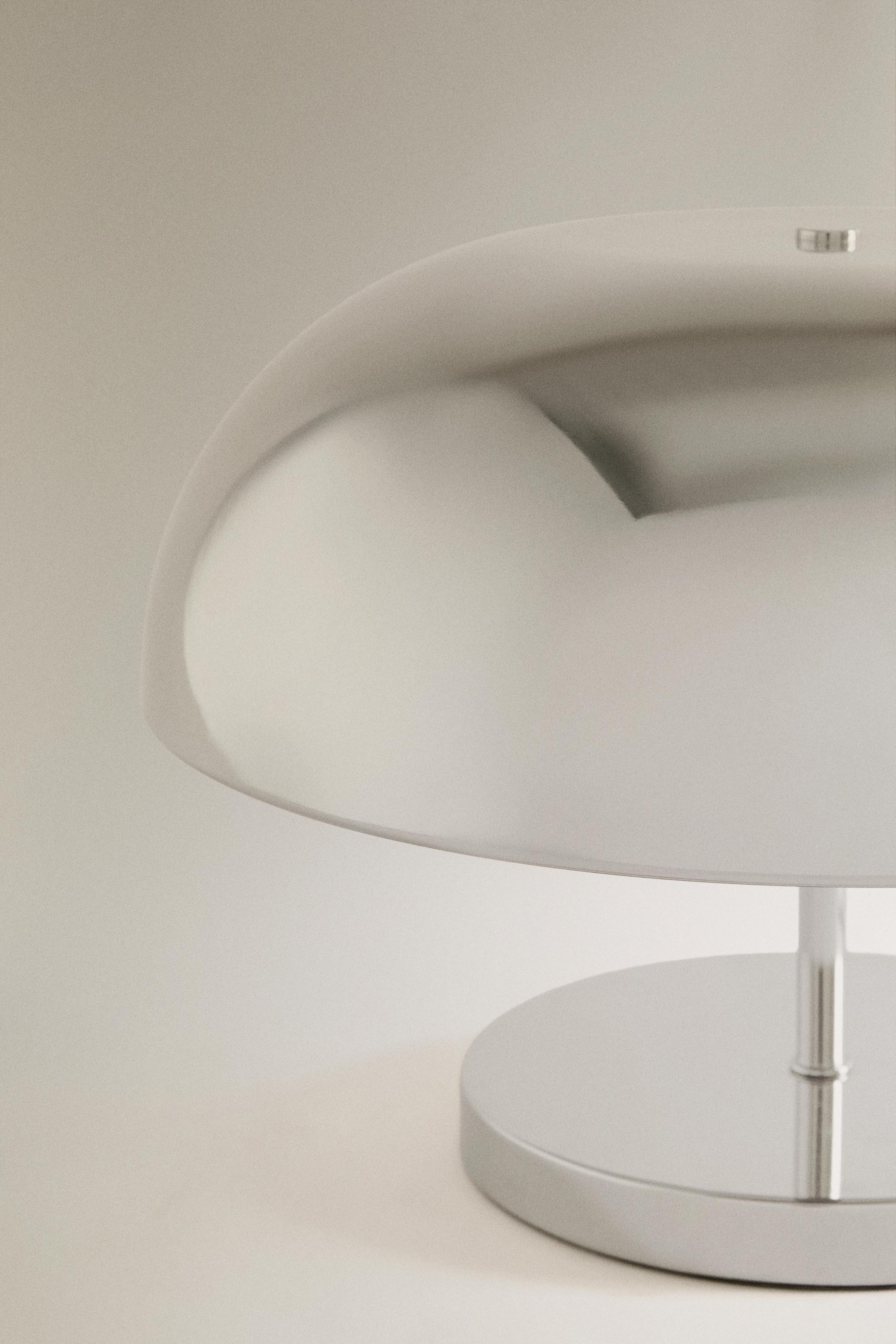 IRON SEMI-SPHERE TABLE LAMP