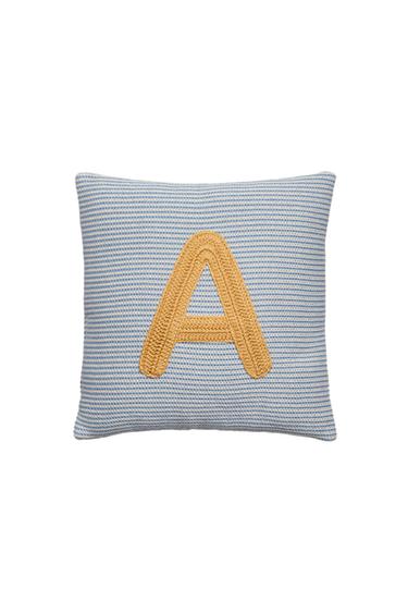 KIDS' EMBROIDERED LETTER A CUSHION - Світло-синій Zara