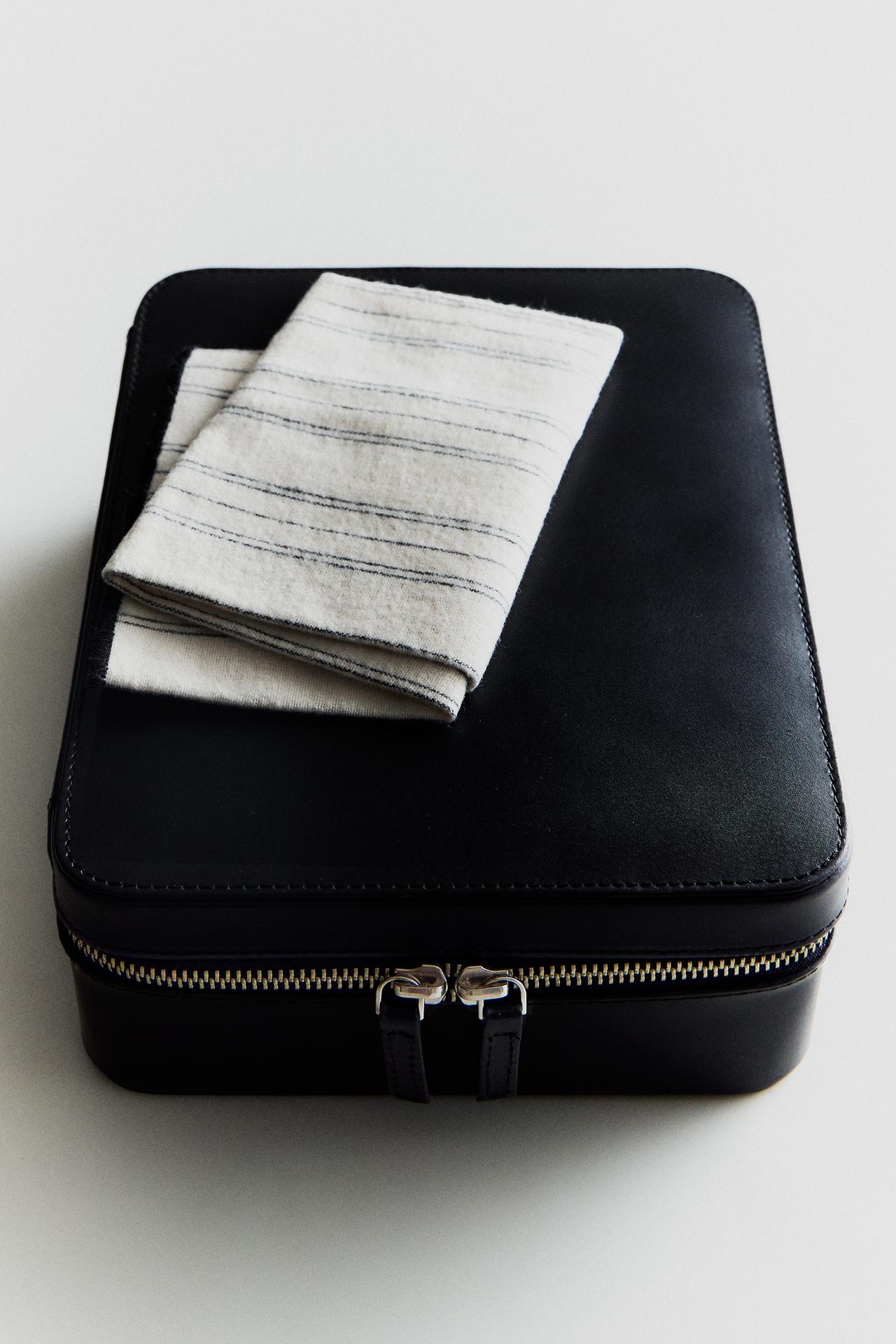 LEATHER MAKEUP BAG WITH COMPARTMENTS — Black