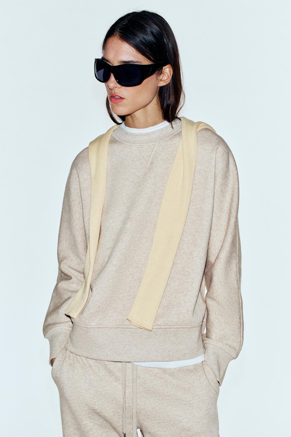 BASIC PLUSH SWEATSHIRT