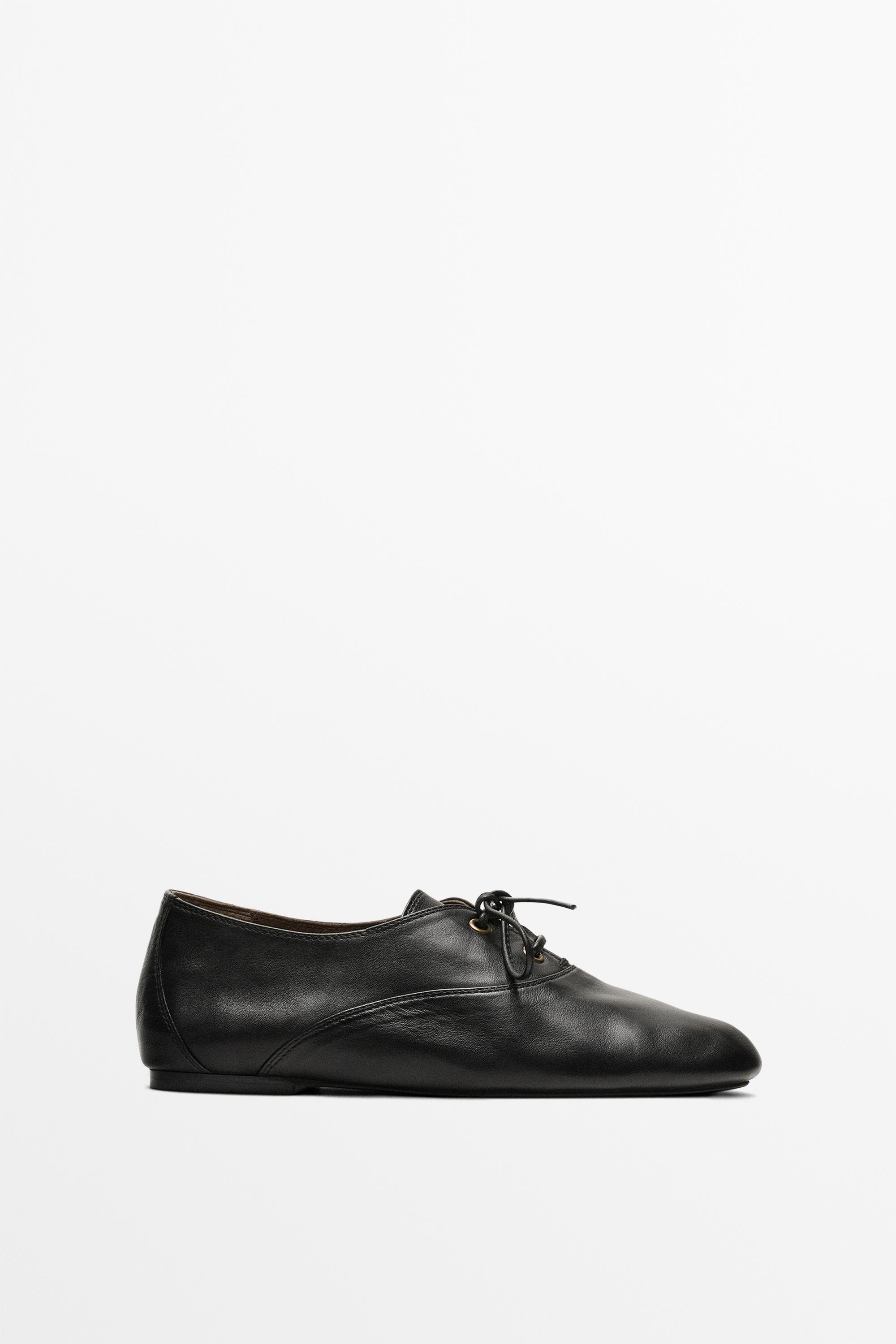 Soft leather lace-up shoe