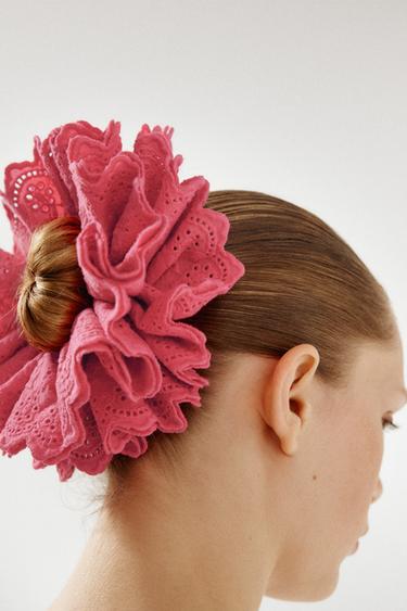 MAXI COTTON SCRUNCHIE WITH EMBROIDERY - Fuchsia by Zara