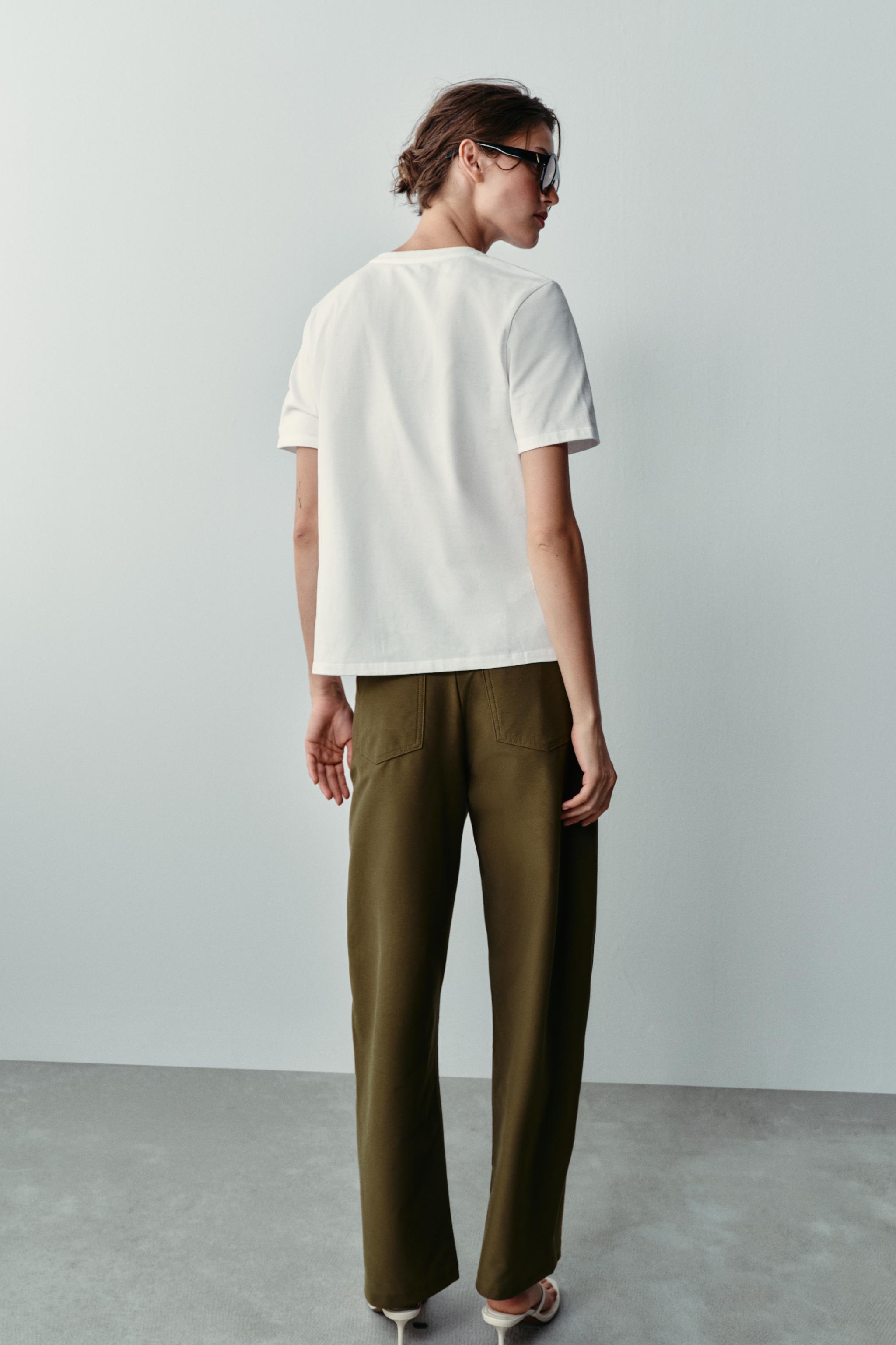 EMBOSSED BOW T-SHIRT