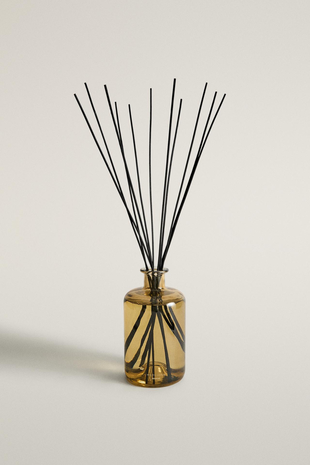 (2.8 L) WHITE LOTUS REED DIFFUSER — Intense red