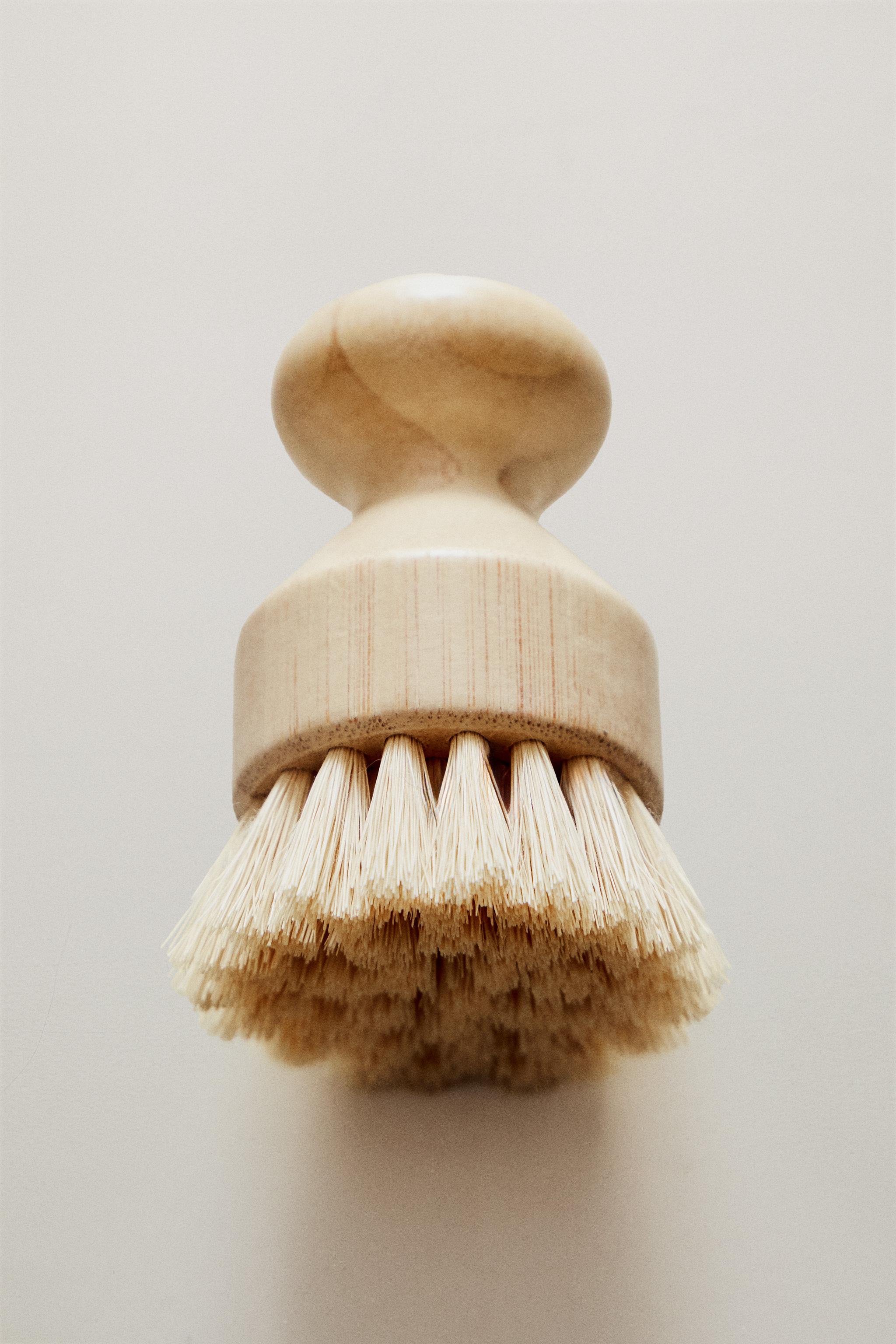 SMALL BRUSH WITH INTERCHANGEABLE BRISTLES — Light beige