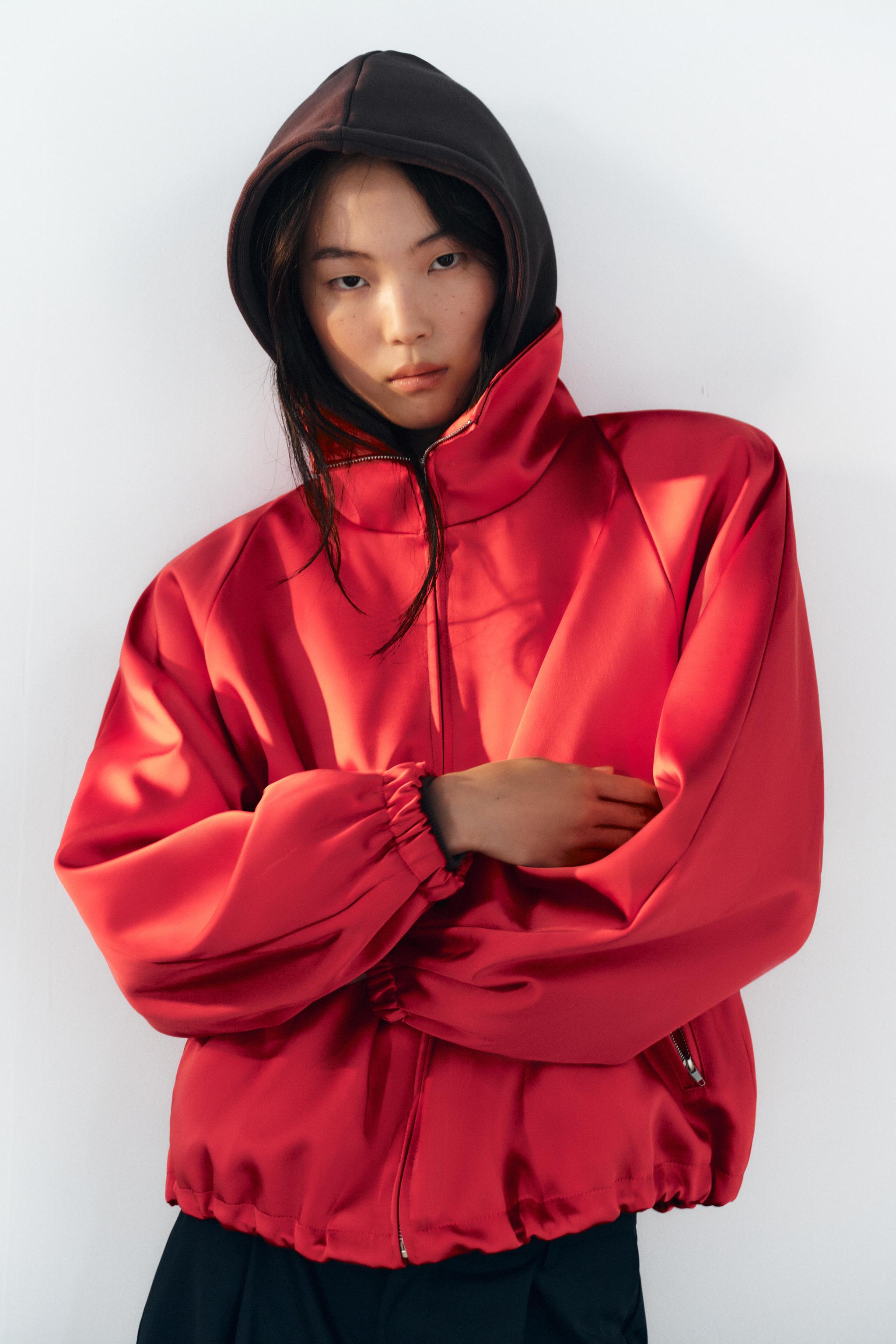 BLOUSON SATINÉ À ÉPAULETTE