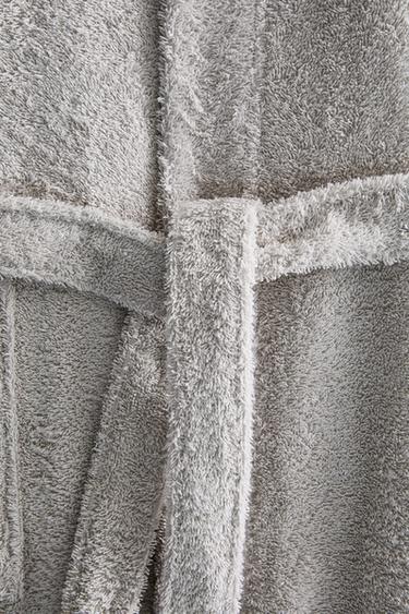 BADEMANTEL AUS PREMIUM-BAUMWOLLE (420 GXM²) - Hellgrau von Zara
