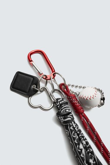 PORTE-CLÉS MULTICHARMS - Rouge de Zara - Image 1