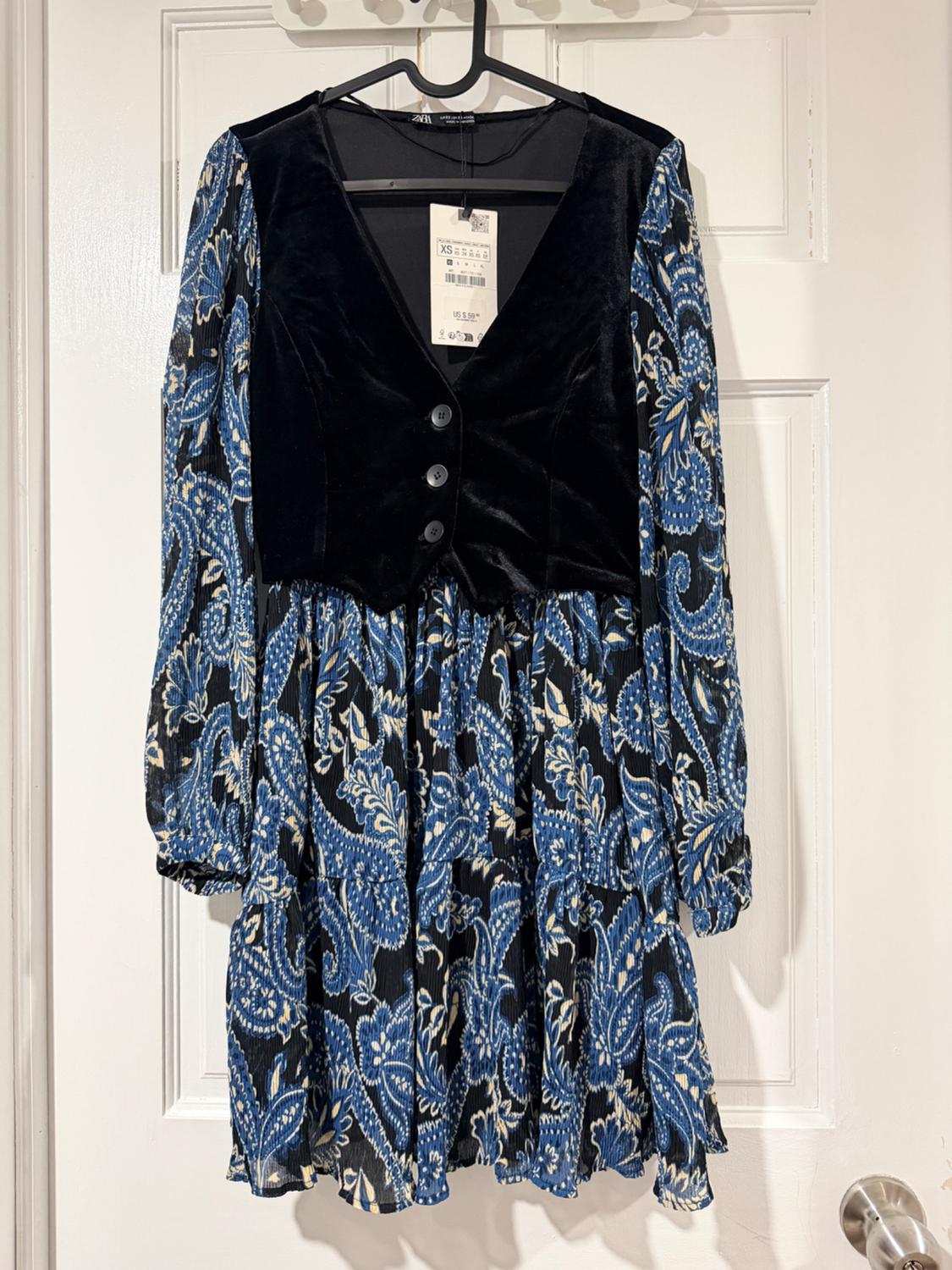 VESTIDO ESTAMPADO CHALECO TERCIOPELO