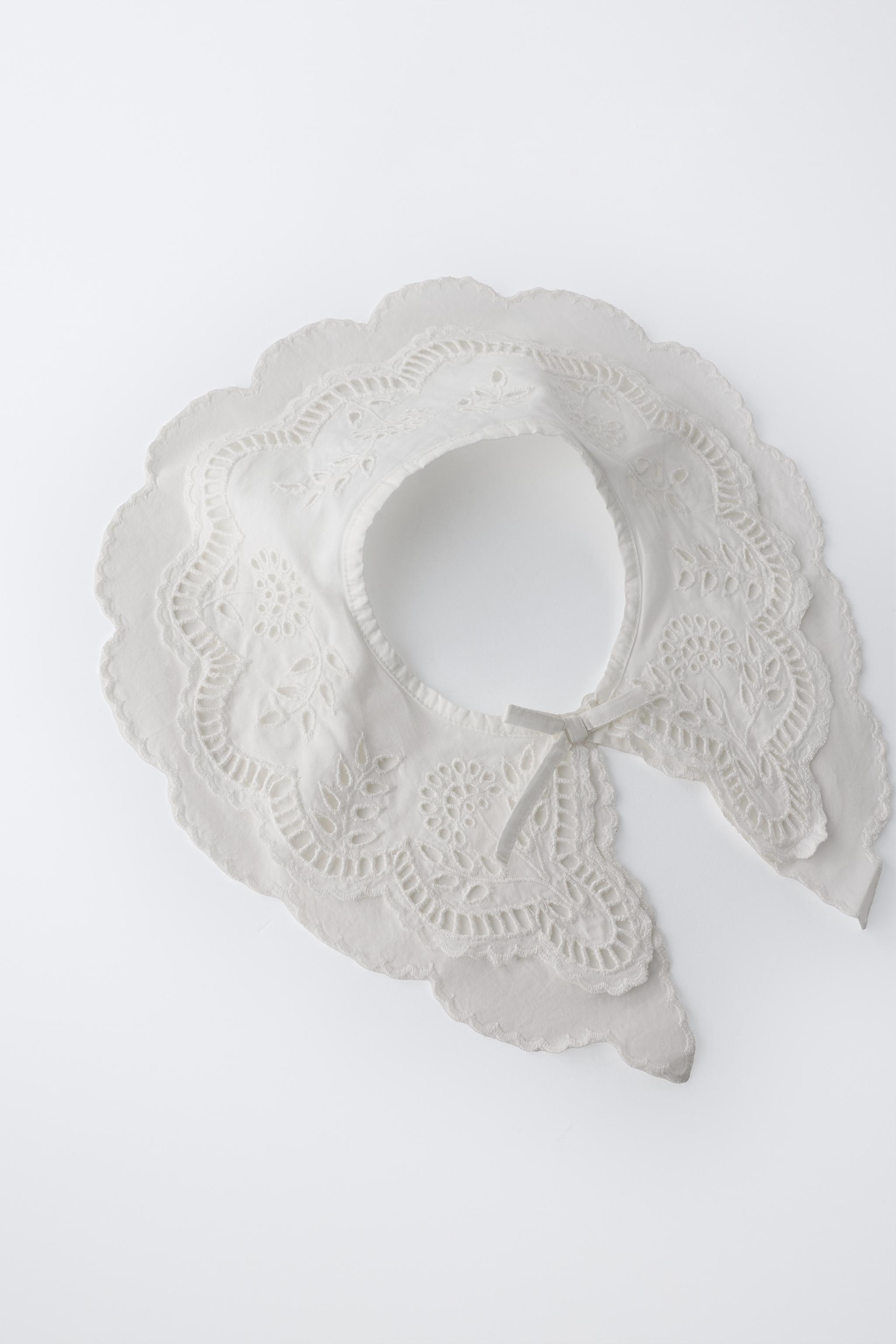 EMBROIDERED BOW COLLAR