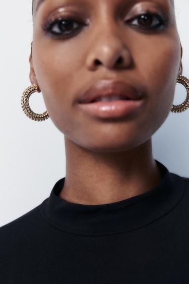 BOUCLES D'OREILLES ANNEAUX AVEC STRASS - Doré de Zara - Image 1