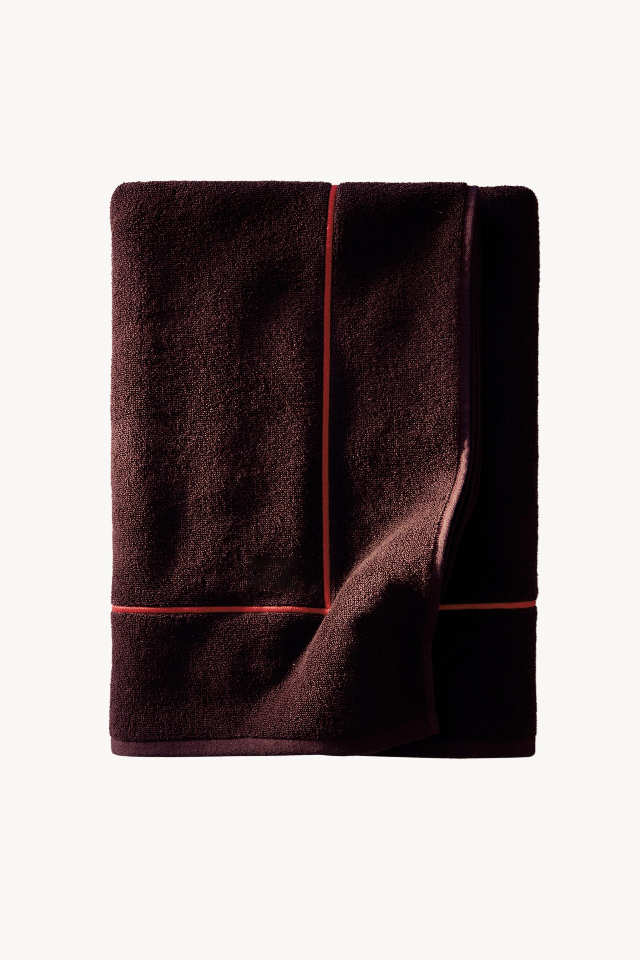 PLAIN BEACH TOWEL WITH BORDER